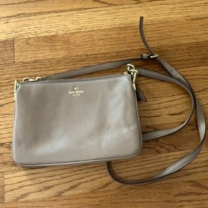 Small Kate spade crossbody bag w/ adjustable strap